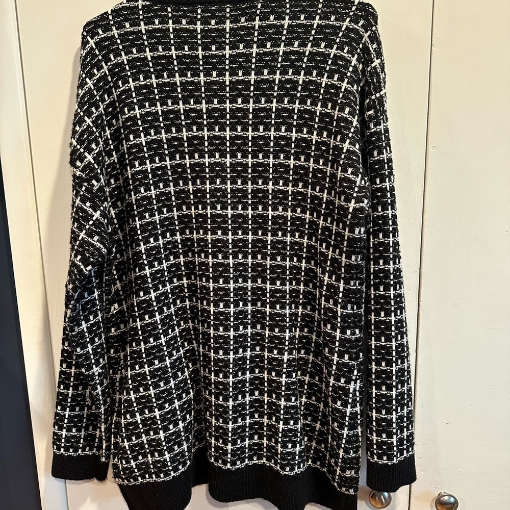 Black and White Women's Sweater - Picture 4 of 5